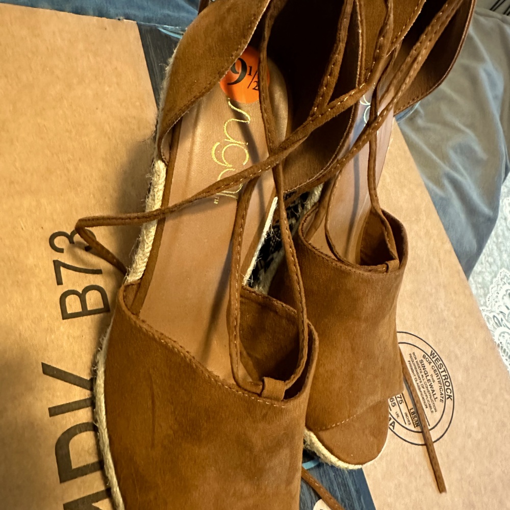 Casual shoes